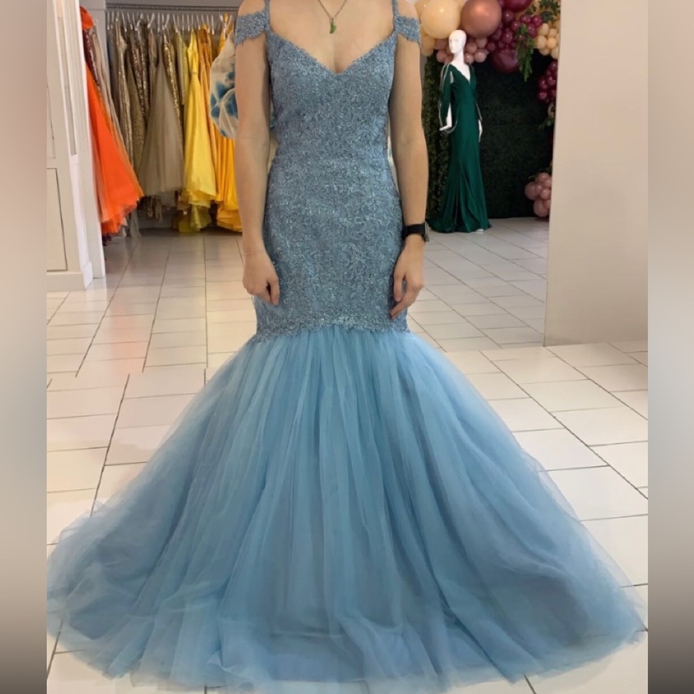 Sweetheart neckline mermaid style blue prom dress